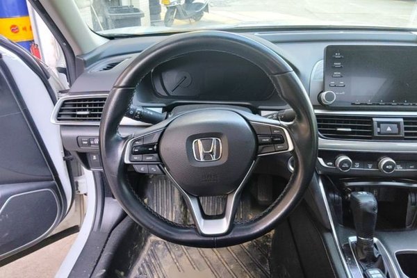Honda Accord 2018, 66900 км, за 13376 USD - фото 14
