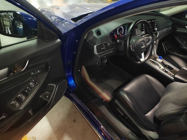 Honda Accord 2018, 129800 км, за 12984 USD - фото 17