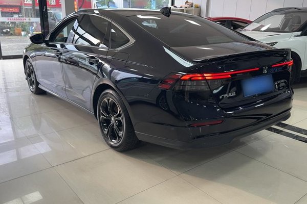 Honda Accord 2023, 26900 км, за 19515 USD