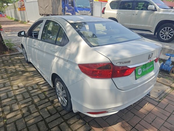 Honda City 2015, 188000 км, за 5618 USD