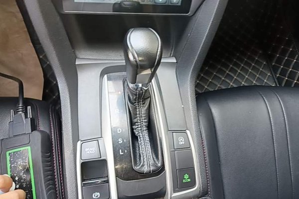 Honda Civic 2016, 89300 км, за 7628 USD - фото 17