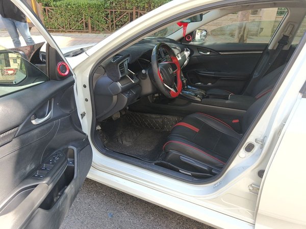 Honda Civic 2016, 79100 км, за 10227 USD - фото 19