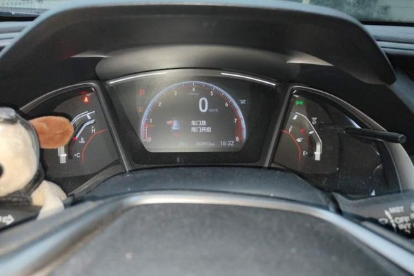 Honda Civic 2021, 60900 км, за 10589 USD - фото 11