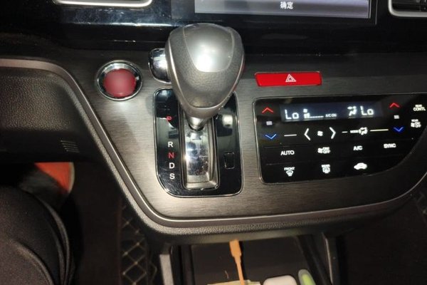 Honda Elysion 2016, 107500 км, за 16549 USD - фото 13