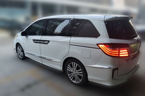 Honda Elysion 2016, 91800 км, за 17713 USD