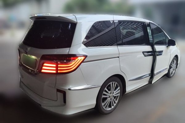 Honda Elysion 2016, 91800 км, за 17713 USD - фото 7