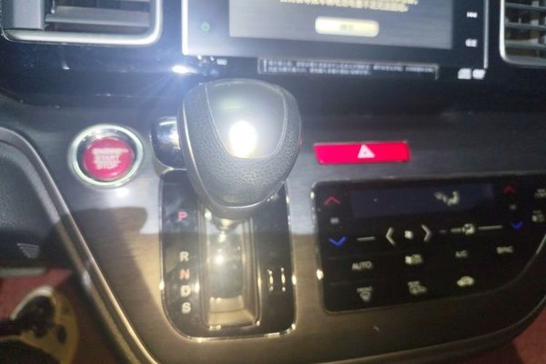 Honda Elysion 2016, 95000 км, за 17471 USD - фото 13