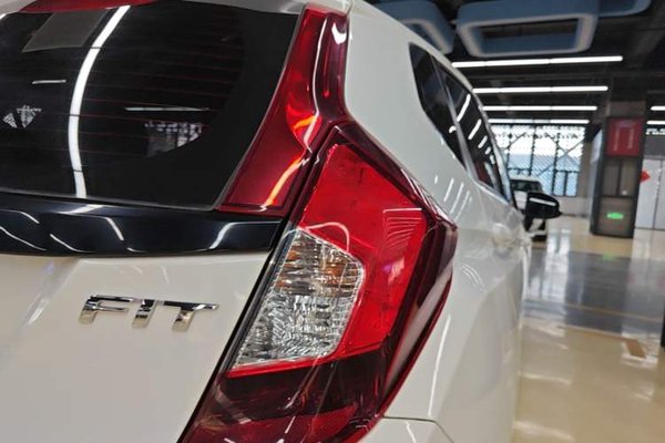 Honda Fit 2016, 69000 км, за 6779 USD - фото 7