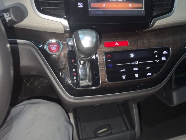 Honda Odyssey 2015, 80800 км, за 12200 USD - фото 15