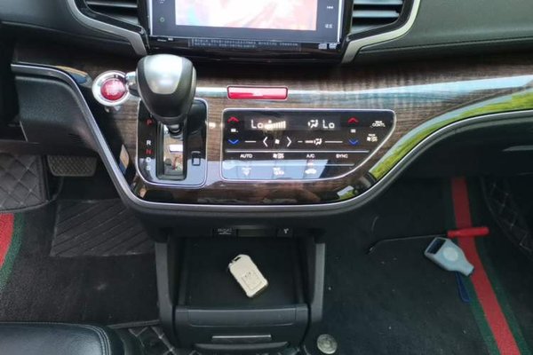 Honda Odyssey 2015, 148200 км, за 15469 USD - фото 16
