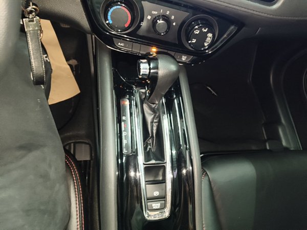 Honda Vezel 2015, 52500 км, за 8358 USD - фото 17