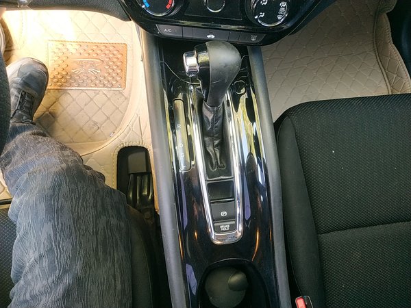 Honda Vezel 2015, 133700 км, за 6774 USD - фото 13
