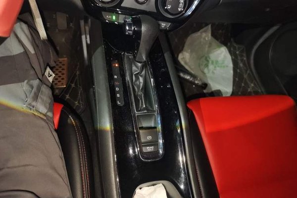 Honda Vezel 2015, 108600 км, за 7257 USD - фото 11