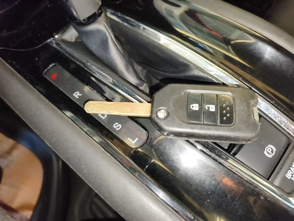 Honda Vezel 2015, 118200 км, за 6892 USD - фото 12