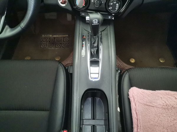 Honda Vezel 2020, 70300 км, за 12659 USD - фото 15