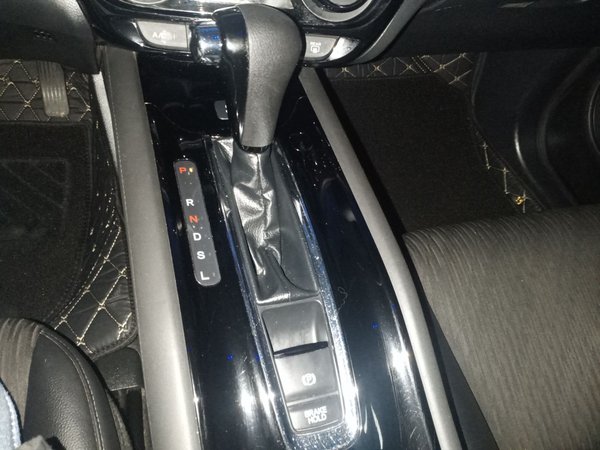 Honda Vezel 2020, 76200 км, за 12877 USD - фото 17