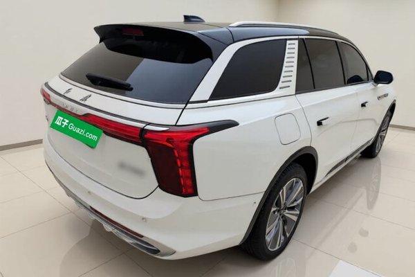 Hongqi E-HS9 2022, 10700 км, за 37712 USD