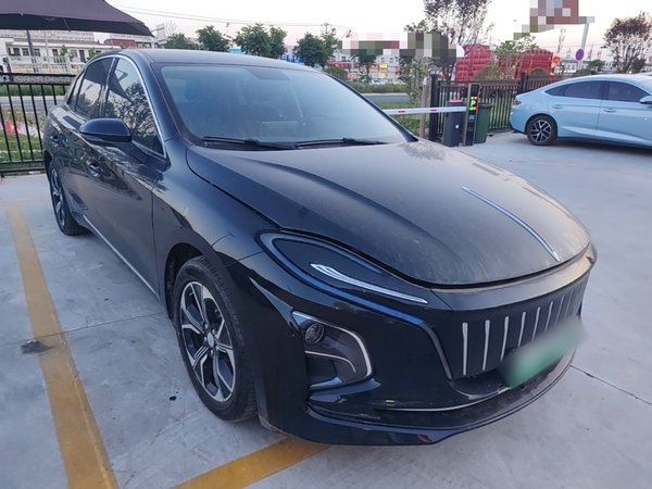 Hongqi E-QM5 2021, 17300 км, за 12729 USD