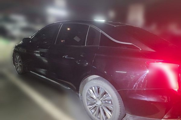 Hongqi E-QM5 2022, 44300 км, за 11527 USD