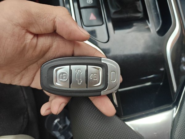 Hongqi E-QM5 2023, 135300 км, за 9306 USD - фото 9