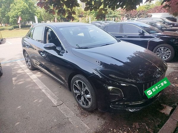 Hongqi E-QM5 2023, 20000 км, за 12837 USD