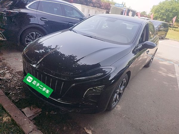 Hongqi E-QM5 · 2023 год
