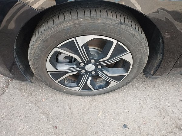 Hongqi E-QM5 2023, 20500 км, за 12823 USD - фото 8