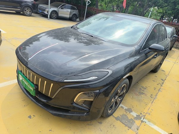 Hongqi E-QM5 · 2023 год