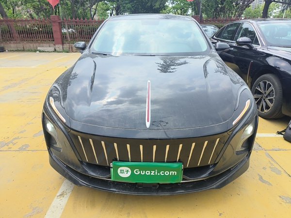 Hongqi E-QM5 2023, 32000 км, за 11921 USD
