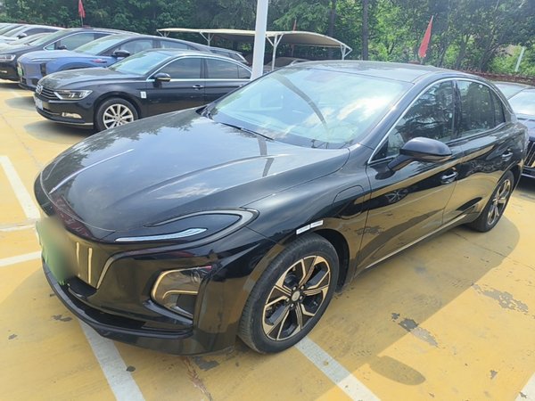 Hongqi E-QM5 · 2023 год