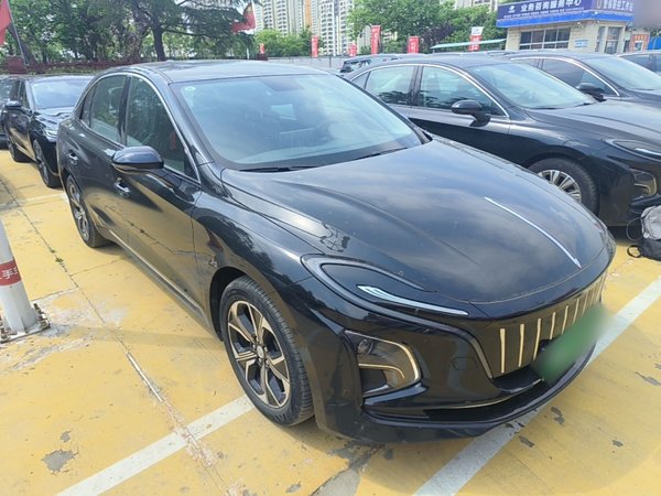 Hongqi E-QM5 2023, 3700 км, за 12068 USD