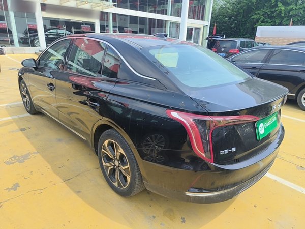 Hongqi E-QM5 2023, 3700 км, за 12068 USD