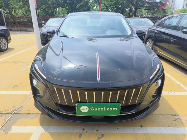 Hongqi E-QM5 2023, 3700 км, за 12068 USD