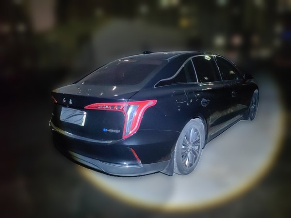 Hongqi E-QM5 2024, 36300 км, за 11774 USD