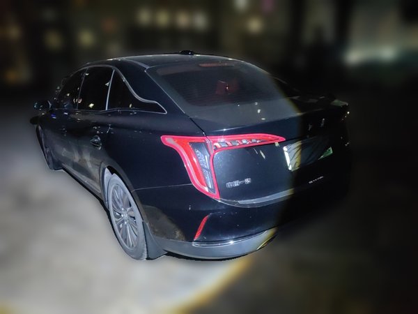 Hongqi E-QM5 · 2024 год