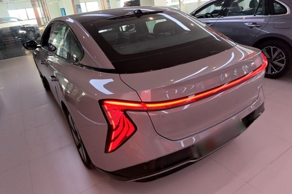 Hongqi EH7 2025, 6600 км, за 22309 USD