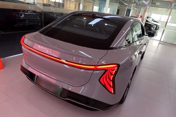 Hongqi EH7 2025, 6600 км, за 22309 USD - фото 6