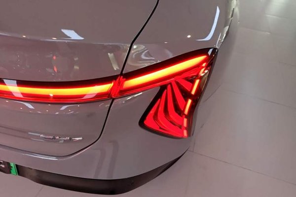 Hongqi EH7 2025, 6600 км, за 22309 USD - фото 9