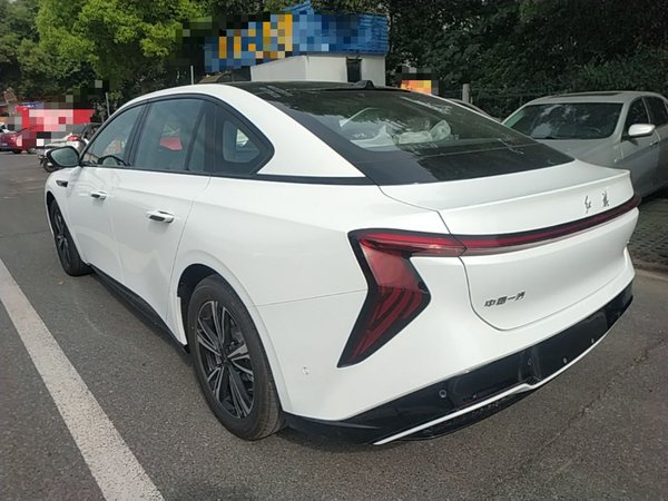 Hongqi EH7 2025, 1000 км, за 20924 USD