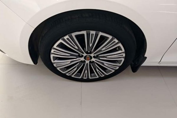 Hongqi H5 2022, 30200 км, за 11047 USD - фото 10
