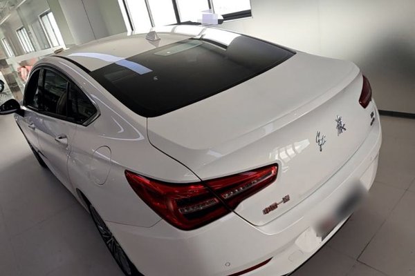 Hongqi H5 2022, 30200 км, за 11047 USD