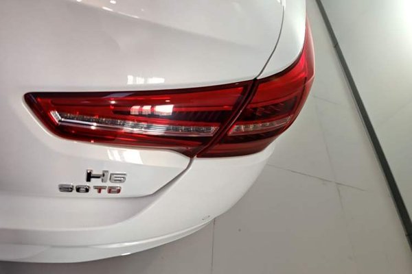 Hongqi H5 2022, 30200 км, за 11047 USD - фото 9