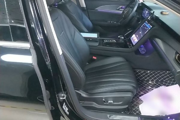 Hongqi H5 2023, 70300 км, за 14013 USD