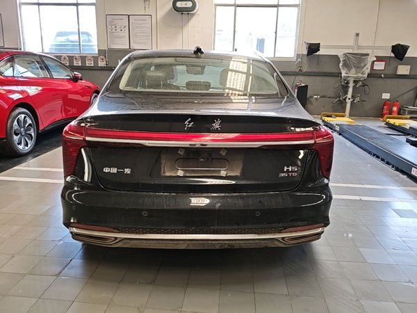 Hongqi H5 2024, 61300 км, за 13137 USD