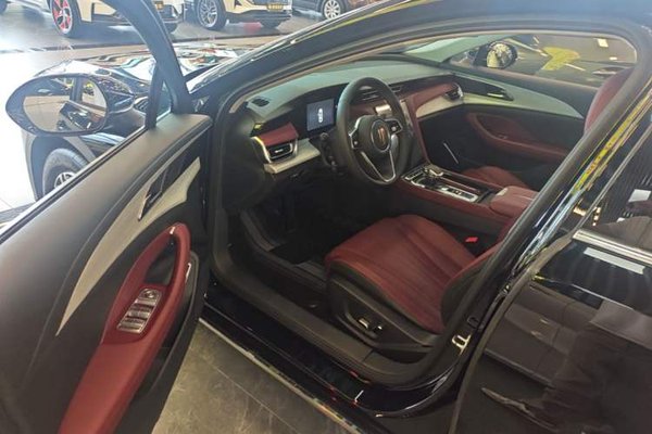 Hongqi H5 2025, 18200 км, за 16257 USD - фото 19
