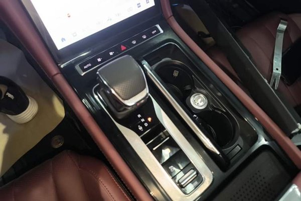 Hongqi H5 2025, 29700 км, за 17839 USD - фото 21