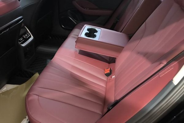 Hongqi H5 2025, 29700 км, за 17839 USD - фото 25