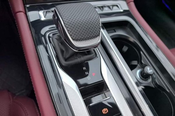 Hongqi H5 PHEV 2025, 1300 км, за 19404 USD - фото 17