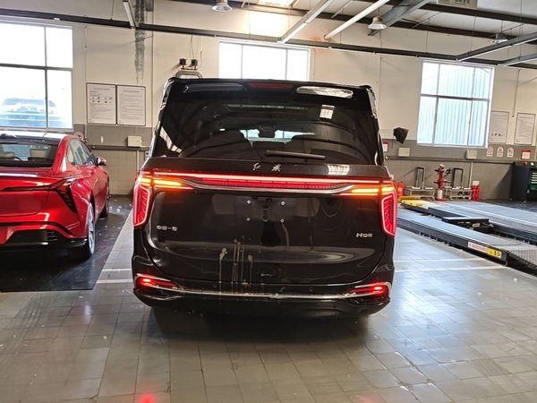 Hongqi HQ9 2023, 111400 км, за 25176 USD