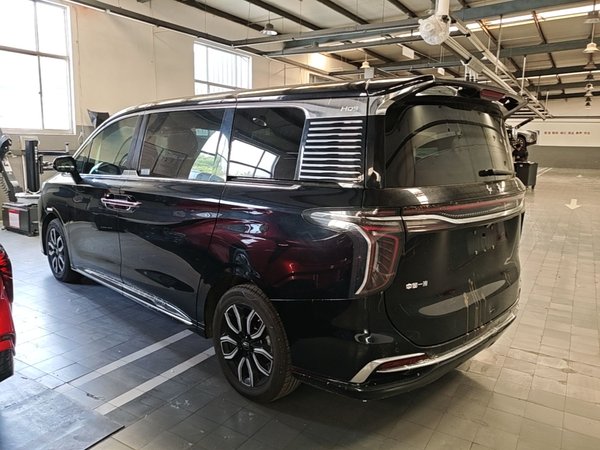 Hongqi HQ9 2023, 111400 км, за 25176 USD
